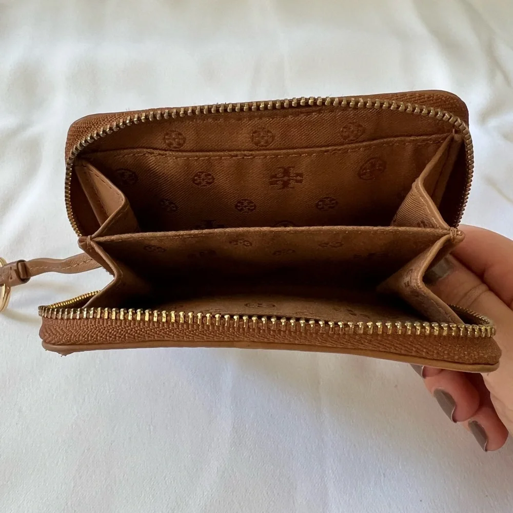 New! Never Used Tory Burch Wallet - Picture 4 of 4